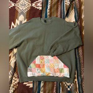 Gildan Crewneck Sweatershirt with Quilted kangaroo pocket